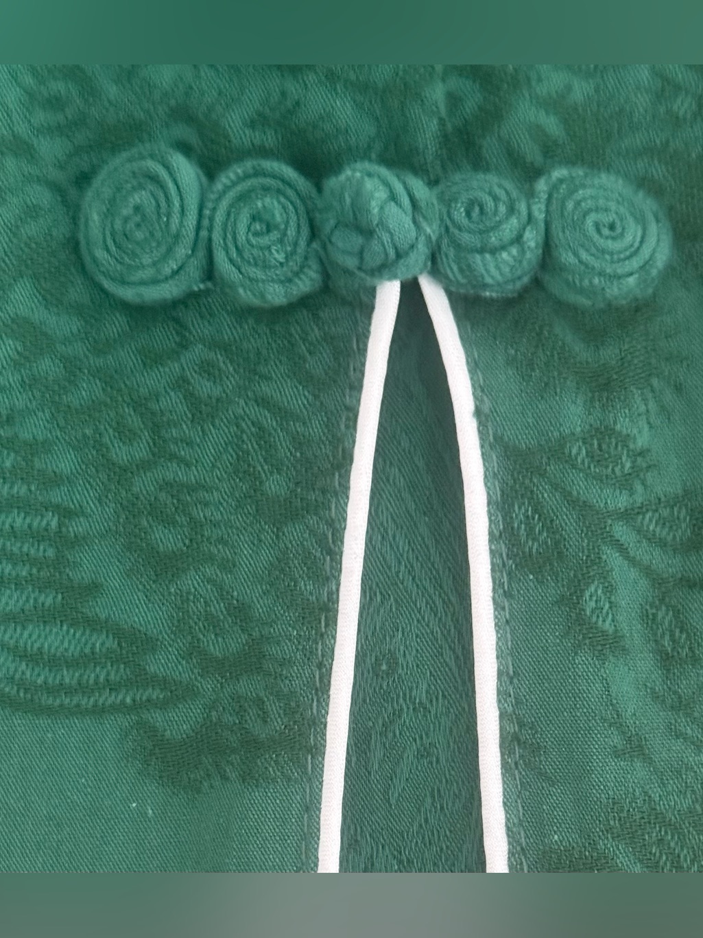 Green Short-Sleeve Qipao Dress With Contrast Piping & Rosettes — image 5 of 8